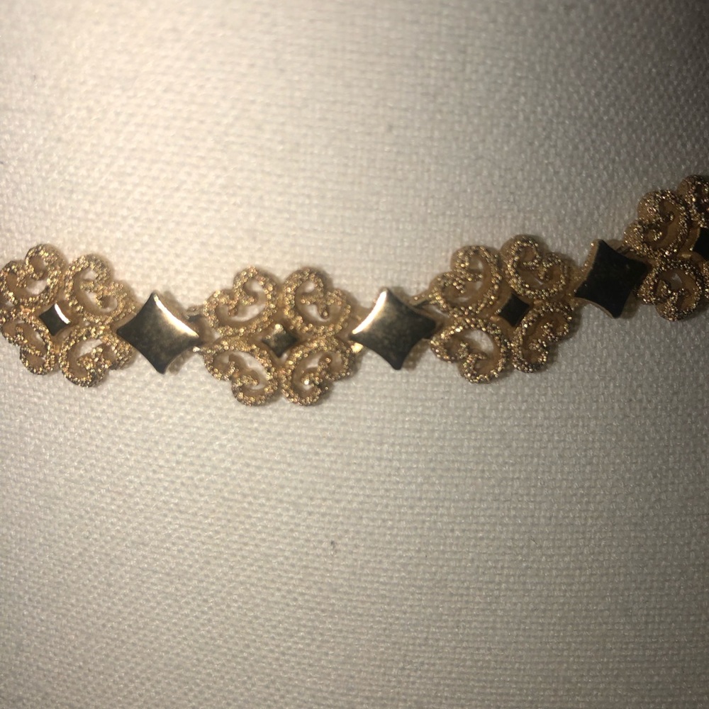 Avon Gold Chocker - Picture 2 of 3
